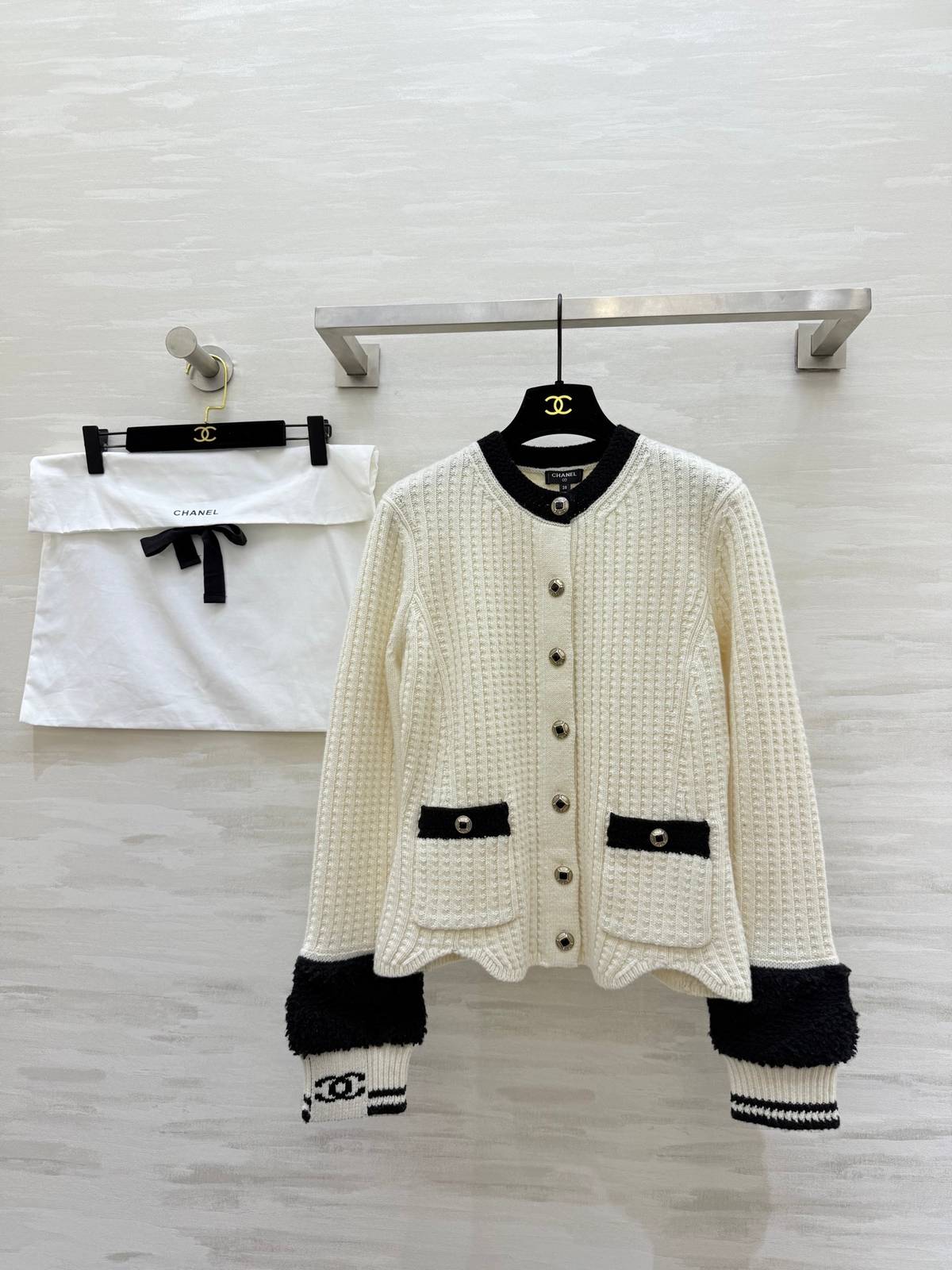 CHANEL シャネル ニットカーディガン ボタン レディース ホワイト