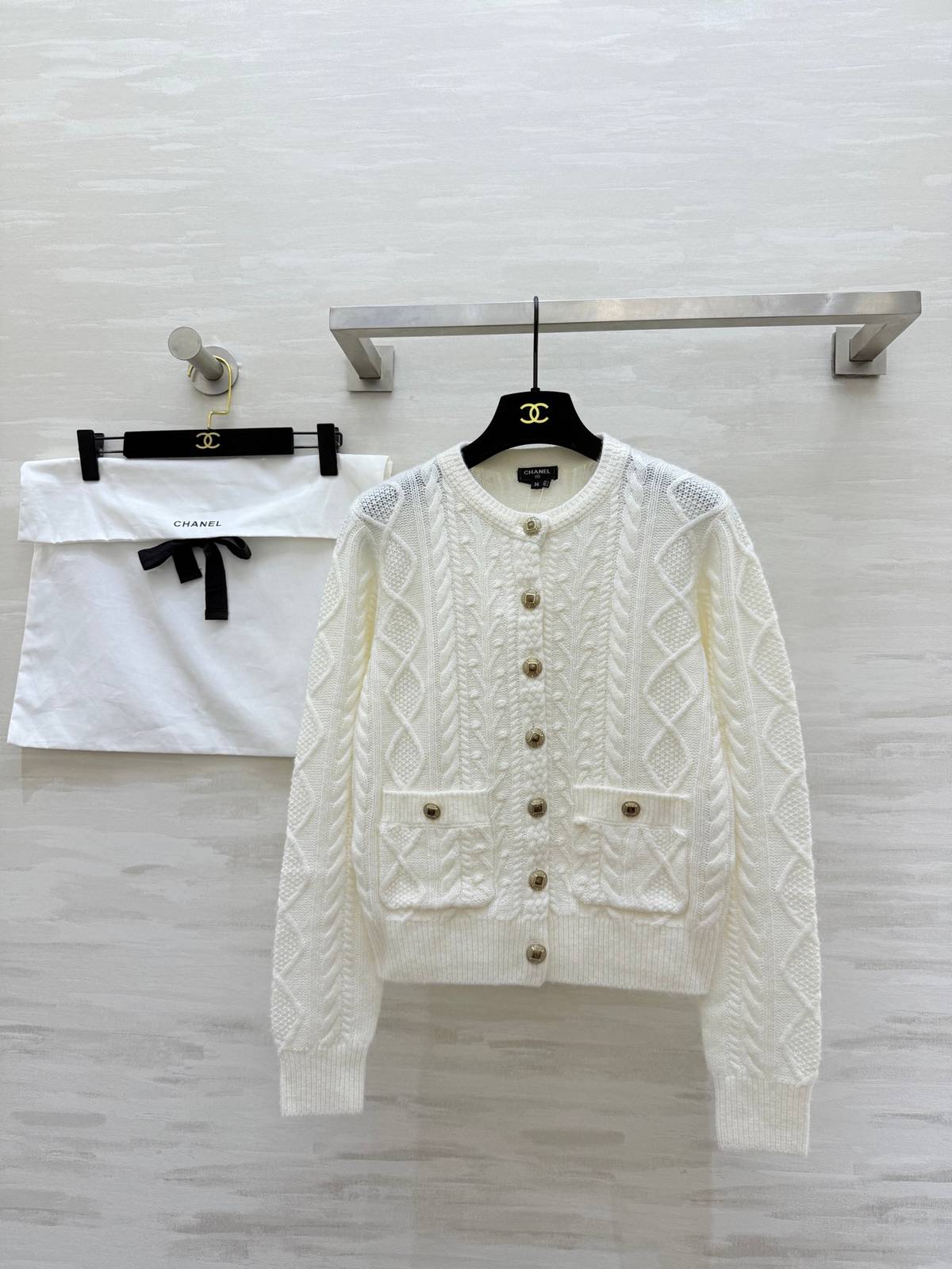 CHANEL シャネル ニットカーディガン 長袖 ボタン クルーネック ホワイト