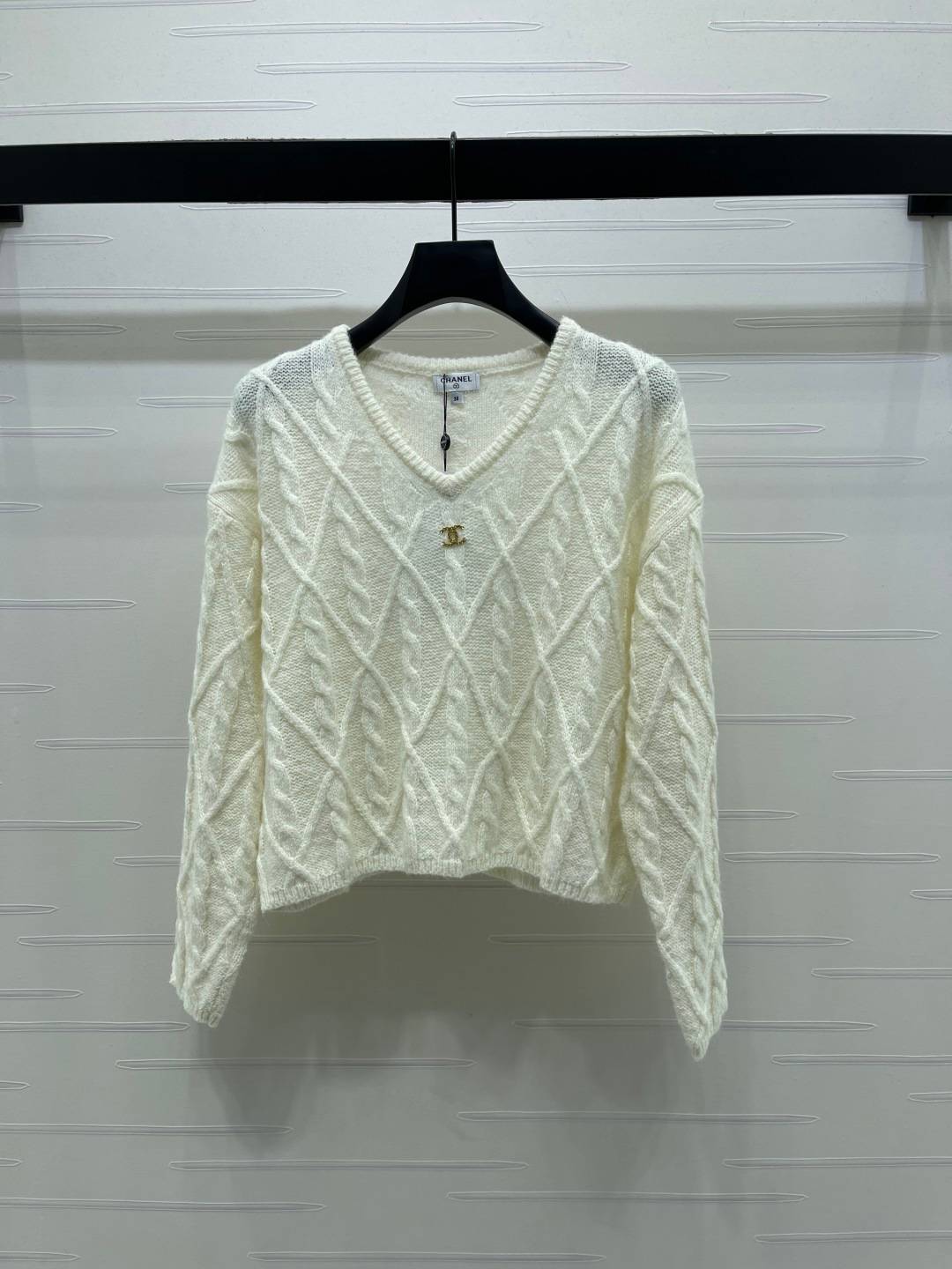 CHANEL シャネル ニット ショート丈 Vネック 長袖 ホワイト