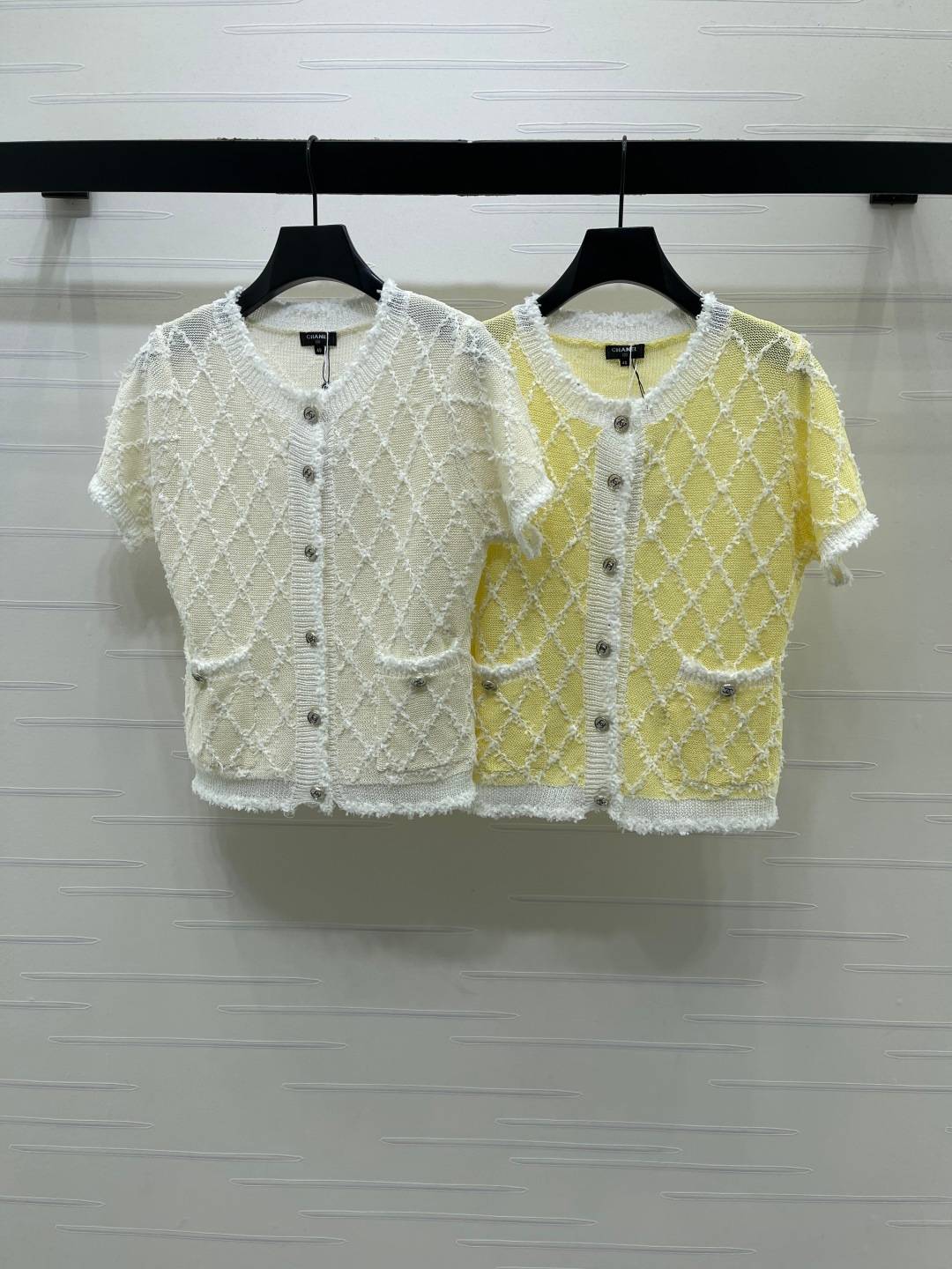 CHANEL シャネル ニットカーディガン 半袖 クルーネック ボタン クリーム イエロー