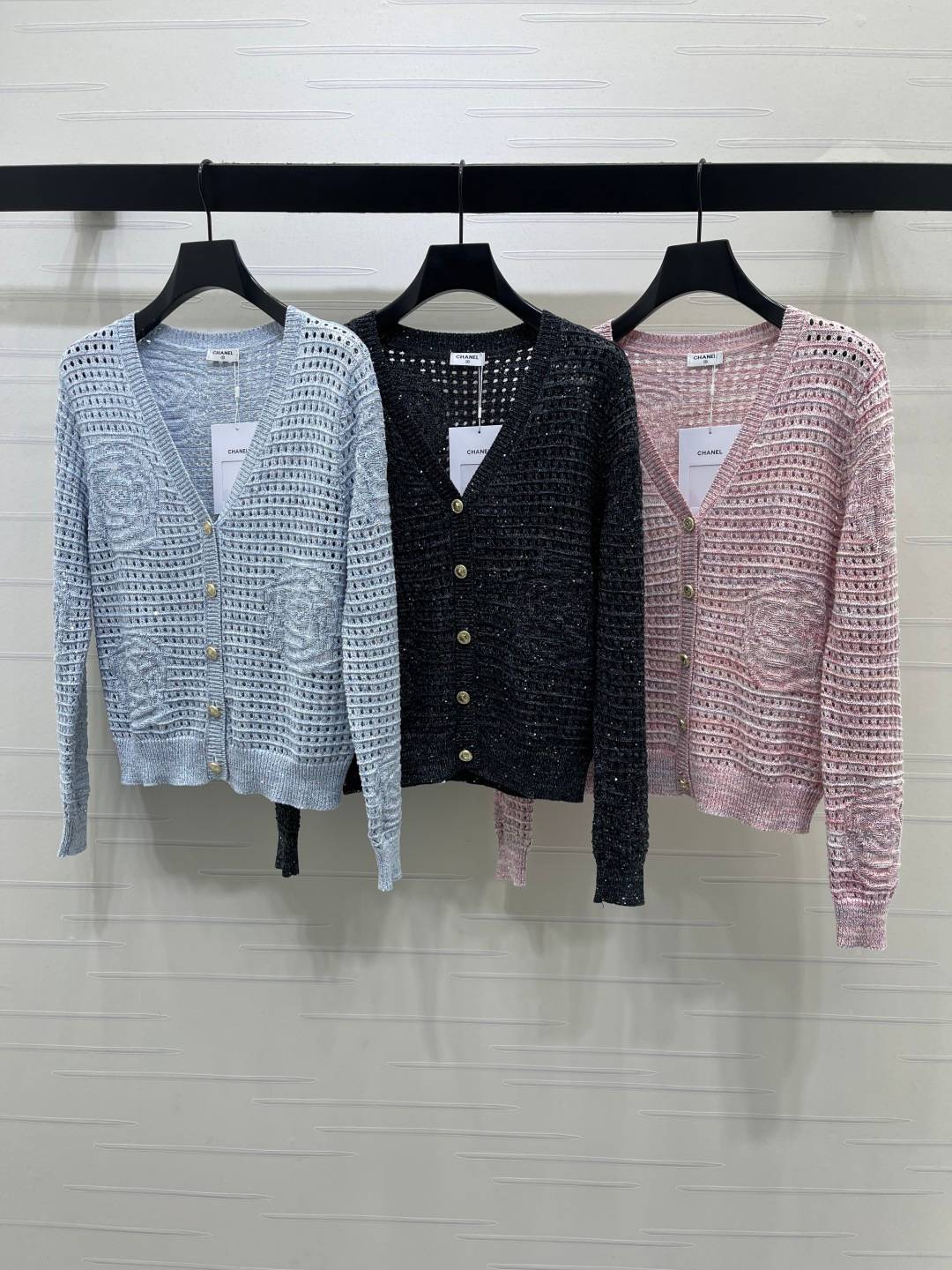 CHANEL シャネル ニットカーディガン Vネック 長袖 ボタン 水色 ブラック ピンク