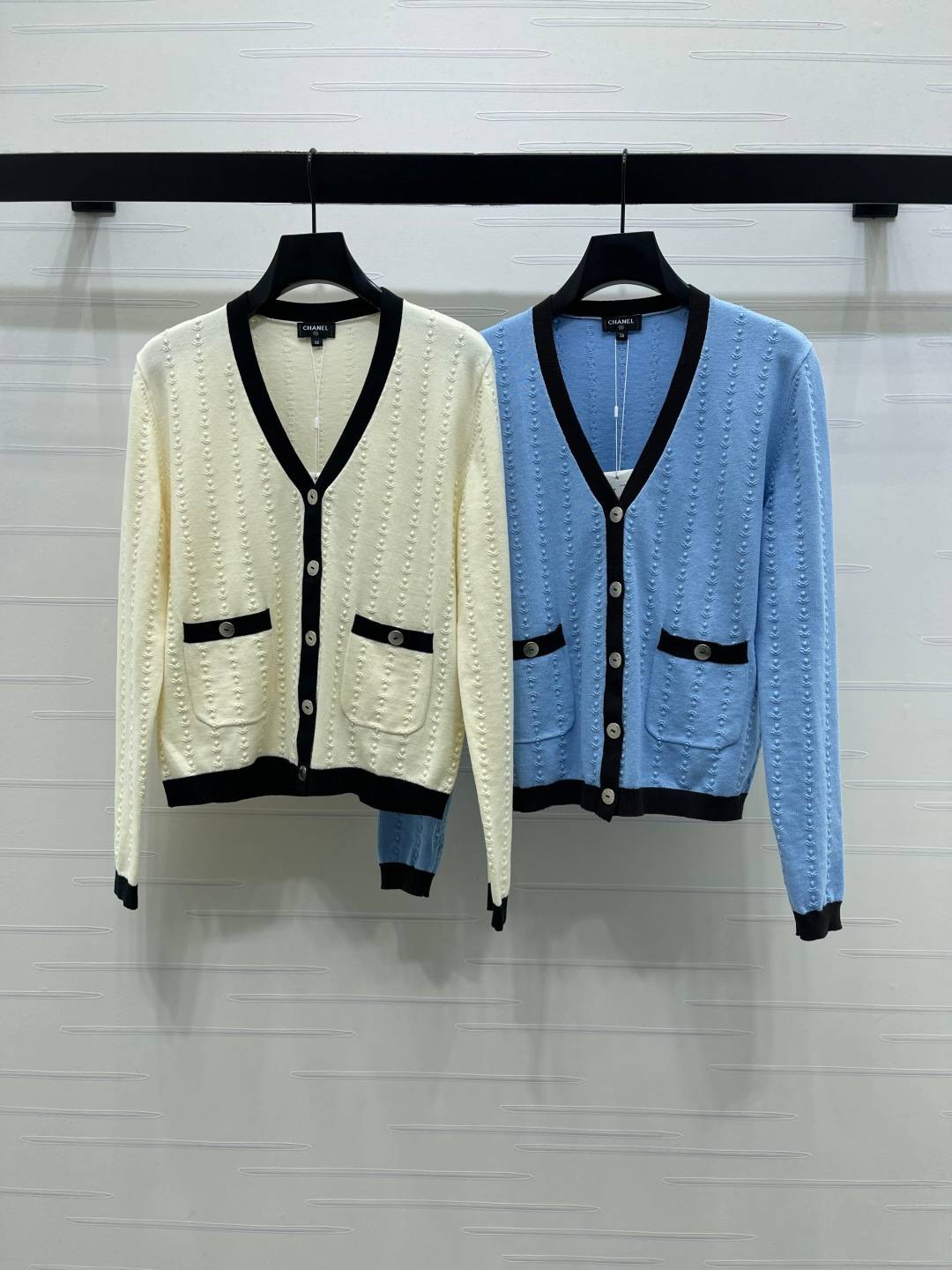 CHANEL シャネル ニットカーディガン Vネック 長袖 ホワイト ブルー