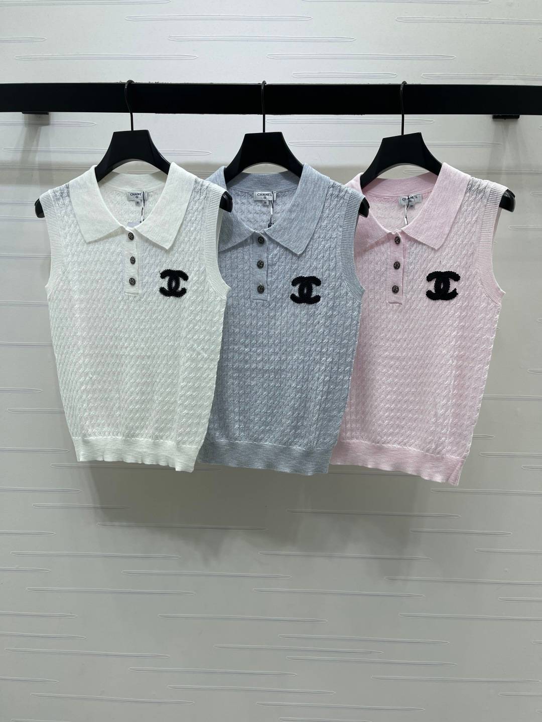 CHANEL シャネル リブニット ショート丈 ボタン 無袖 ホワイト