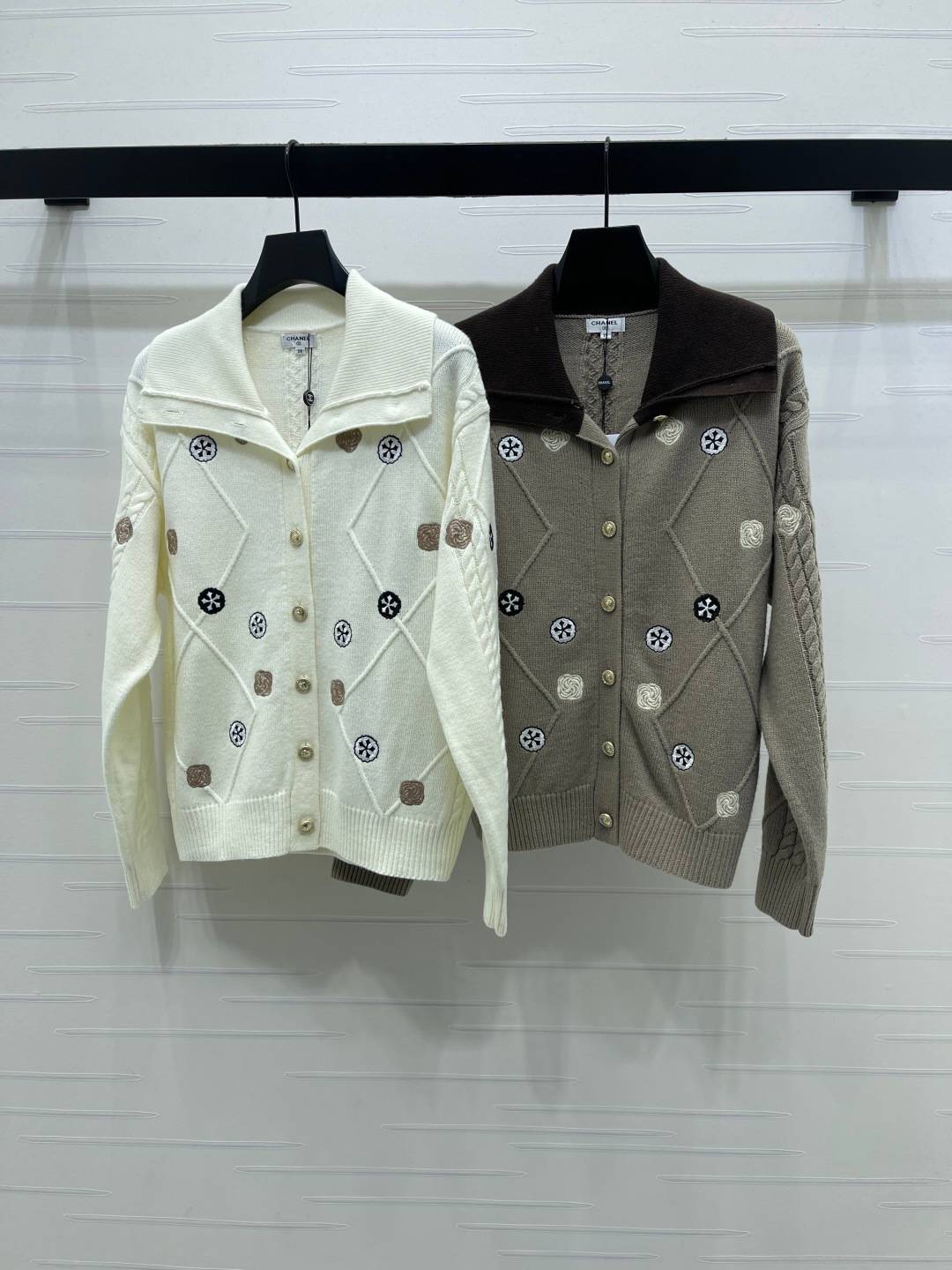 CHANEL シャネル ニットカーディガン 長袖 ボタン ホワイト ベージュ