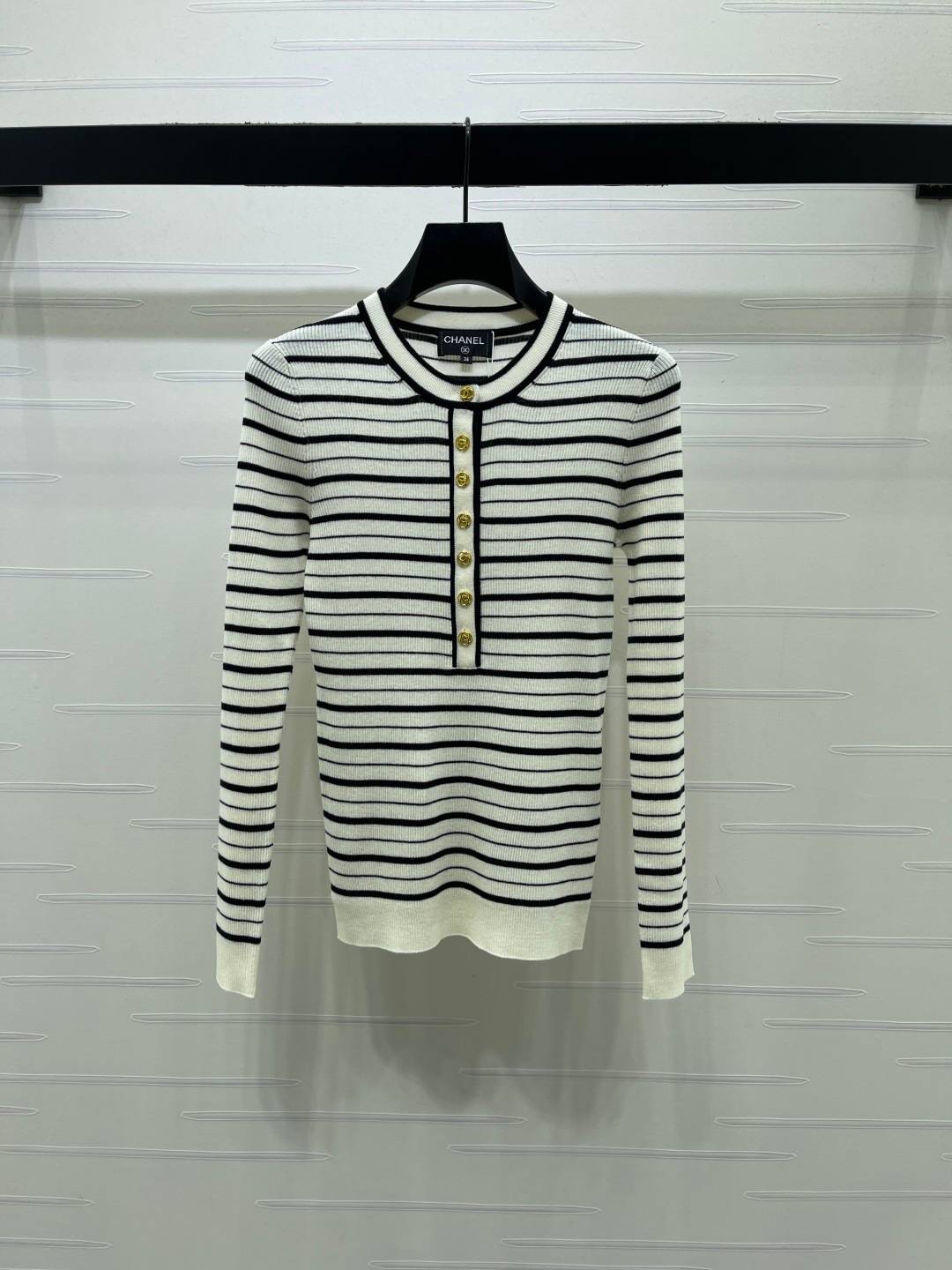 CHANEL シャネル ニットトップス 長袖 クルーネック ボタン ストライプ